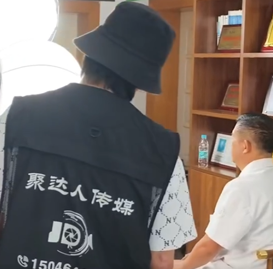 聚达人传媒外出拍摄